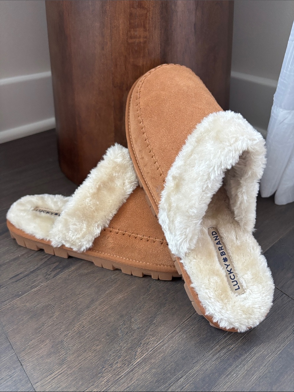 Lucky Brand Domain Leather upper,faux fur lining/footbed,rubber outsole slipper